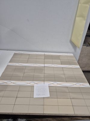 Lot d'environ 65m2 de faience de 10x20cm , avec bordures mar…