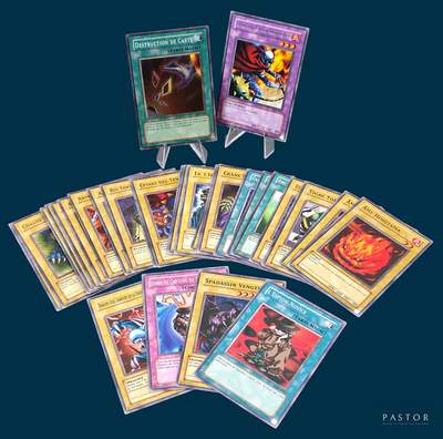 beaucoup de cartes sur la table