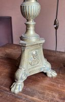 Suite de deux pique-cierges tripodes en laiton, formant lamp… (photo 3)