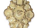 an image of a brooch with a chandelier in the middle of it