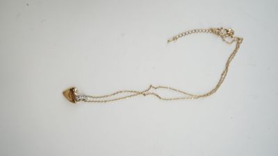 Chaine pendentif cœur, ornée de pierreries, or 9 carats, poi… - Photo 1