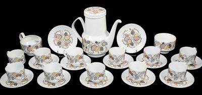 Partie de SERVICE A CAFE en faïence à décor stylisé de fleur…