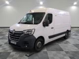 la photo d'une camionnette blanche garée dans une pièce