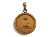 Gros plan sur une médaille d'or ornée d'une croix