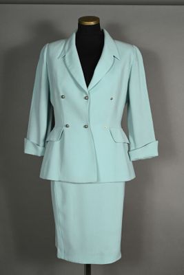THIERRY MUGLER. Tailleur turquoise composé d'une veste à col…