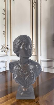 Ecole moderne du XXème siècle Buste de femme à l’antique, Br…