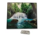 une photo d'une photo d'une cascade accrochée au mur