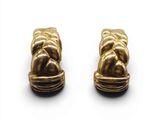 paire de figurines de chiens en laiton ancien sur fond blanc