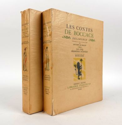 deux livres posés l'un sur l'autre sur une surface blanche