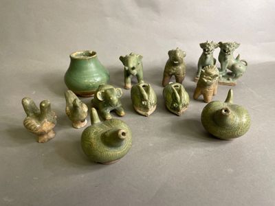 ASIE DU SUD EST Réunion de sujets en céramique céladon compr…