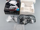 une boîte blanche contenant une manette de jeu
