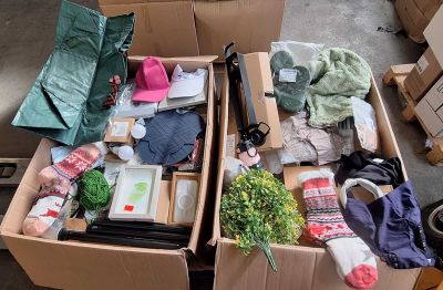 10190-3 / 1 palette de 138 kg de mix (sacs à végétaux, chaussettes, ca