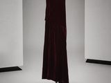 une image d'une robe sur un mannequin