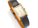 une photo d'une montre-bracelet avec un bracelet en cuir noir