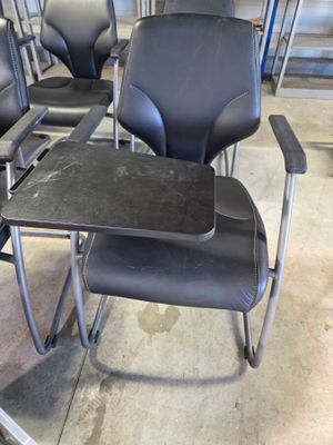 14 fauteuils de salle de réunion ou autre utilisation. Le fa…