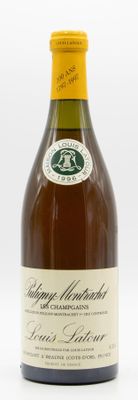 l'image d'une bouteille de vin posée sur une table