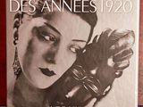 La couverture du livre *Le Paris des années 1920* est posée sur une table.