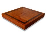 une photo d'une planche à découper en bois recouverte d'un plateau en verre