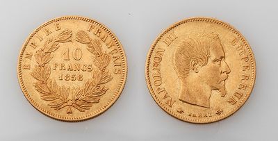 two gold sovereigns, one of which has a crown and the other of which has a laurel