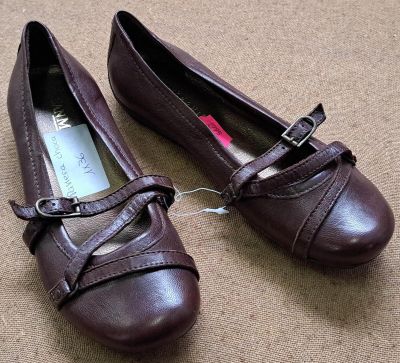 98 / Paire de chaussures - SAN MARINA - Pointure 36 //…
