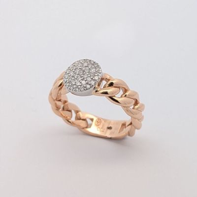 une image représentant une bague ornée d'un cœur en diamant