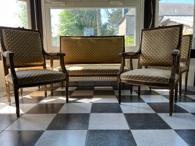 MOBILIER DE SALON en bois mouluré, sculpté et doré, à décor …