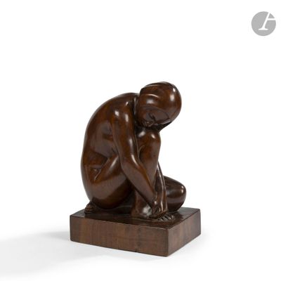 statue of a man kneeling on a wooden base with his hands on his knees