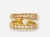 une image représentant deux bagues en or serties de diamants sur fond blanc