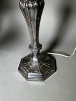 Grand pied de lampe en bronze argenté simulant un bougeoir. (photo 3)