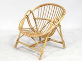 une image représentant une chaise en bambou sur fond blanc