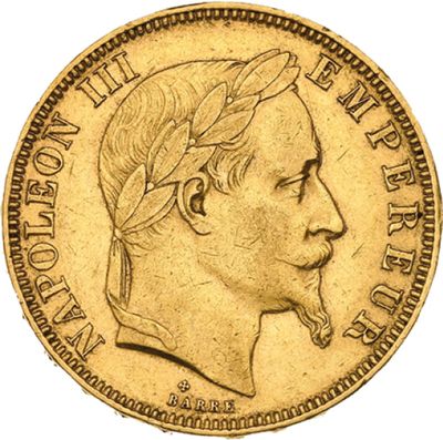 gros plan d'une pièce d'or sur fond blanc