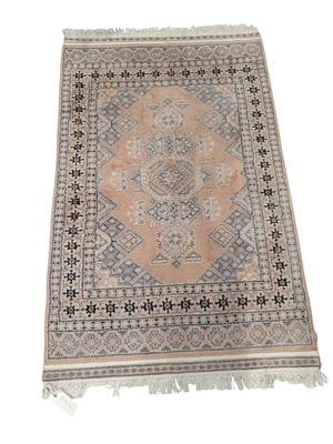Tapis mécanique en laine rose et blanc