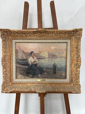 un vieux tableau représentant une femme assise sur une plage, à côté d'un chevalet en bois