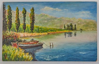 une peinture représentant un bateau sur l'eau, avec des arbres en arrière-plan