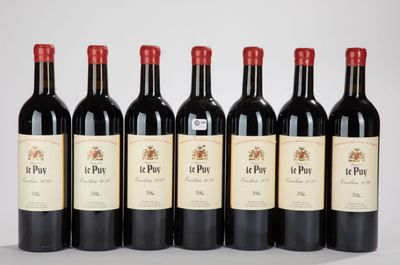 six bouteilles de vin rouge alignées