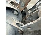 a picture of a close up of a piece of machinery
