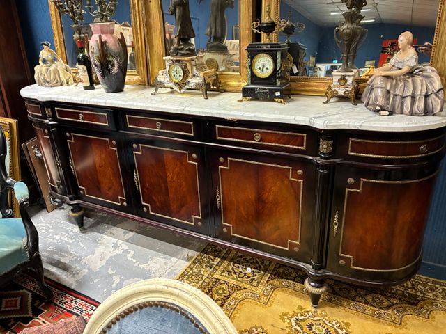 Ensemble de mobilier de salle à manger de style Louis XVI finitio