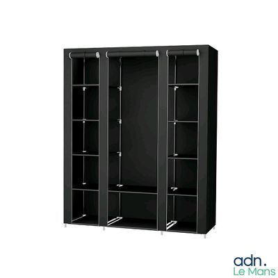 armoire noire avec des portes coulissantes et des étagères de chaque côté