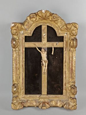 une image représentant un crucifix en bois sur lequel figure une croix