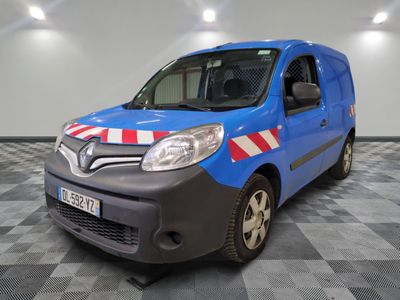 la photo d'une camionnette bleue avec une bande rouge et blanche sur le côté