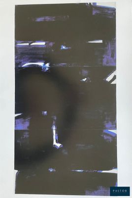 une photo d'une photo en noir et blanc représentant une personne