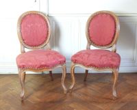 PAIRE DE CHAISES en hêtre mouluré et sculpté à dossier médai…