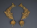 pair of gold - plated giraffes with flowers and leaves