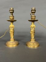 Paire de petits bougeoirs en bronze doré à décor à l'égyptie… (photo 3)