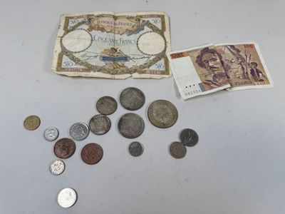 Vrac de monnaies dont quatre pièces en argent, 50 francs Her… - Photo 1