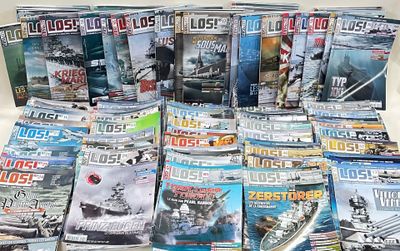 un grand nombre de magazines sur la table