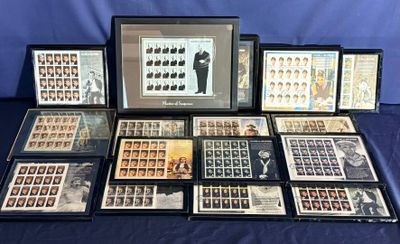 de nombreux timbres exposés sur une table