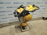 une image représentant une petite machine posée sur un support