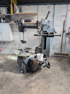 une machine qui se trouve dans un garage