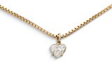 un pendentif en forme de cœur en diamant, monté sur une chaîne en or
